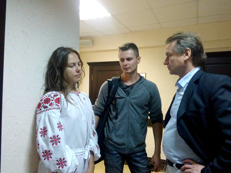 Сенцов суд вышиванка