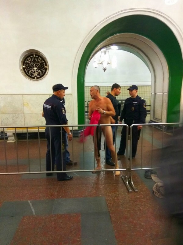 ВДНХ голый 02
